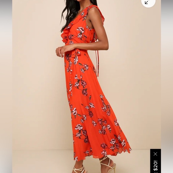 Woman’s Lulus dress - Picture 3 of 8